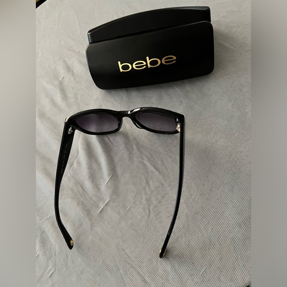 Bebe Women\'s Sunglasses with Black Frame with gold accents